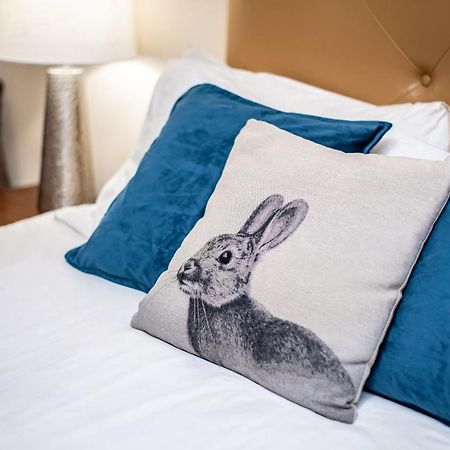 Trivelles Waterhall Country Gatwick Hotel & Airport Parking Crawley  Eksteriør billede