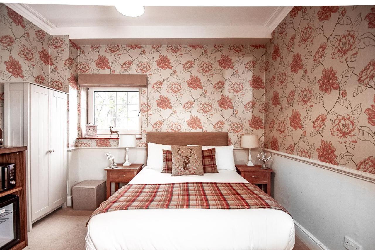 Trivelles Waterhall Country Gatwick Hotel & Airport Parking Crawley  Eksteriør billede