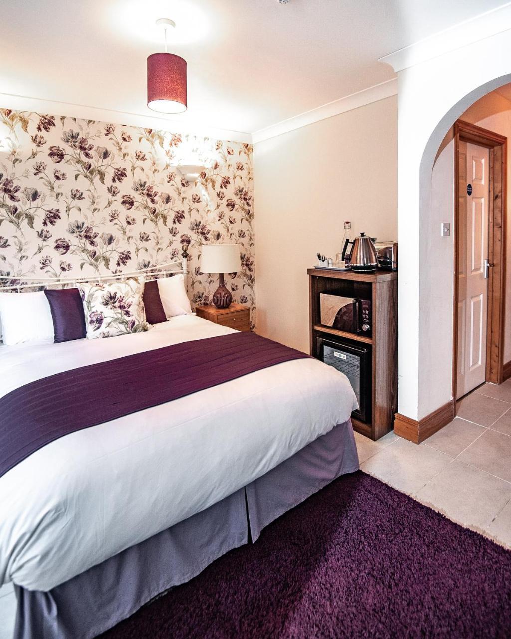 Trivelles Waterhall Country Gatwick Hotel & Airport Parking Crawley  Eksteriør billede