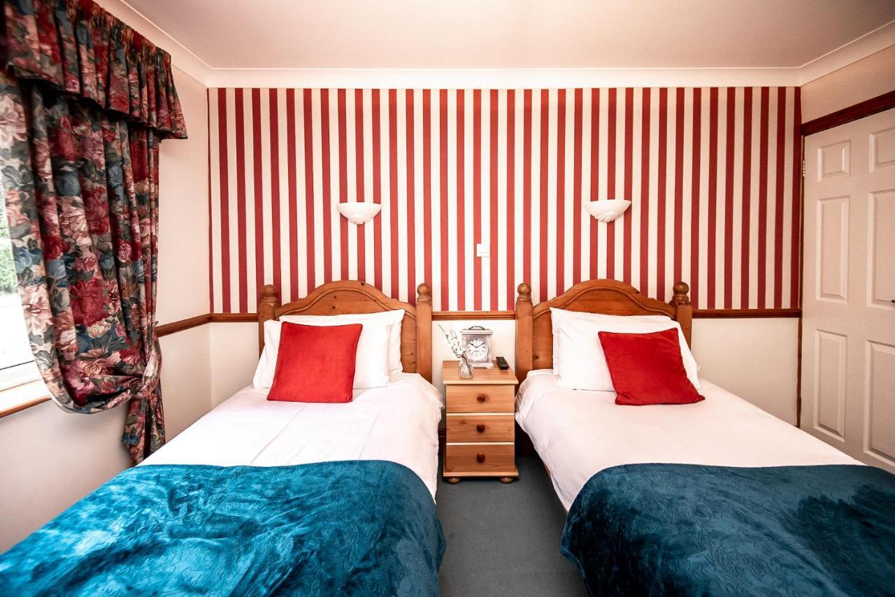 Trivelles Waterhall Country Gatwick Hotel & Airport Parking Crawley  Eksteriør billede