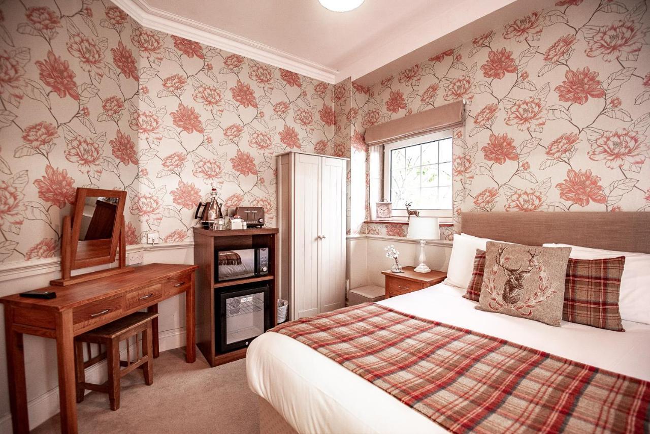 Trivelles Waterhall Country Gatwick Hotel & Airport Parking Crawley  Eksteriør billede