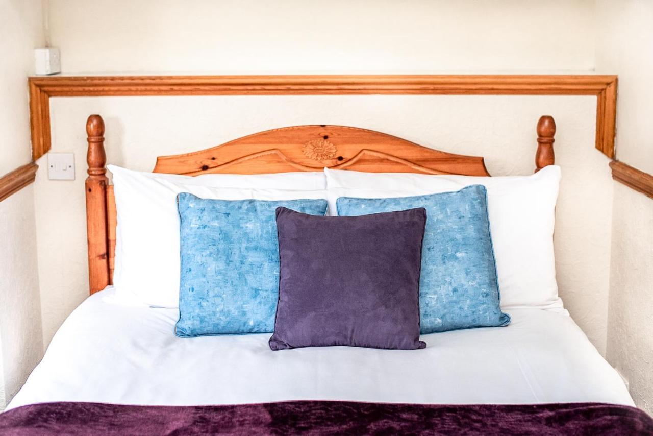 Trivelles Waterhall Country Gatwick Hotel & Airport Parking Crawley  Eksteriør billede