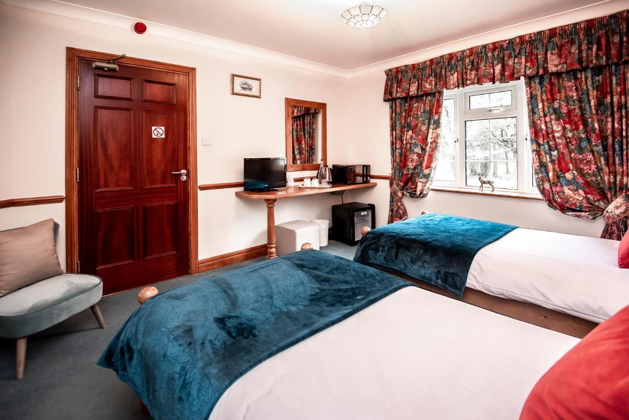 Trivelles Waterhall Country Gatwick Hotel & Airport Parking Crawley  Eksteriør billede