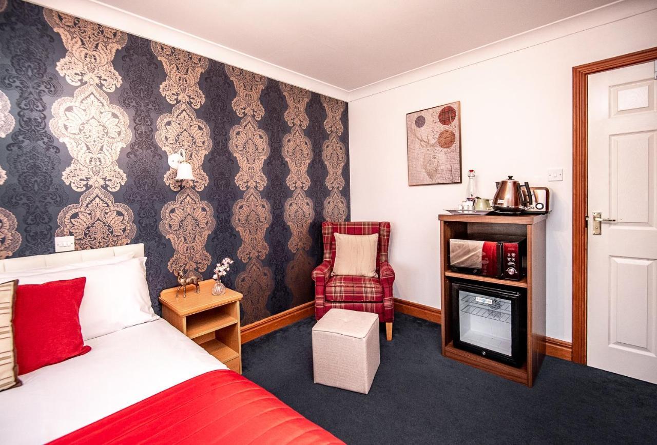 Trivelles Waterhall Country Gatwick Hotel & Airport Parking Crawley  Eksteriør billede