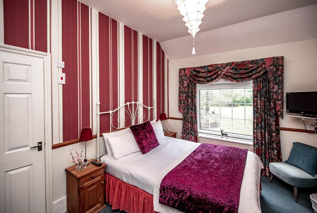 Trivelles Waterhall Country Gatwick Hotel & Airport Parking Crawley  Eksteriør billede