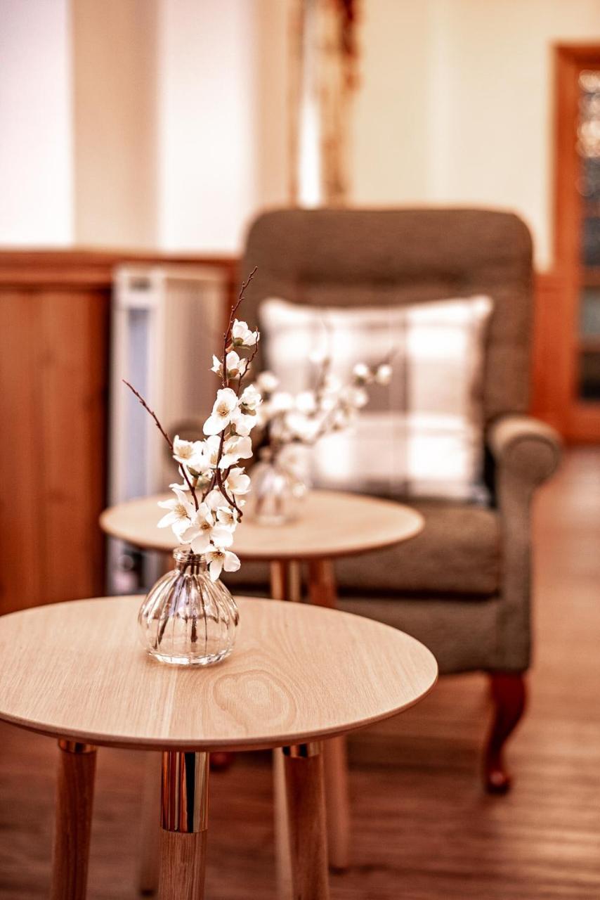 Trivelles Waterhall Country Gatwick Hotel & Airport Parking Crawley  Eksteriør billede