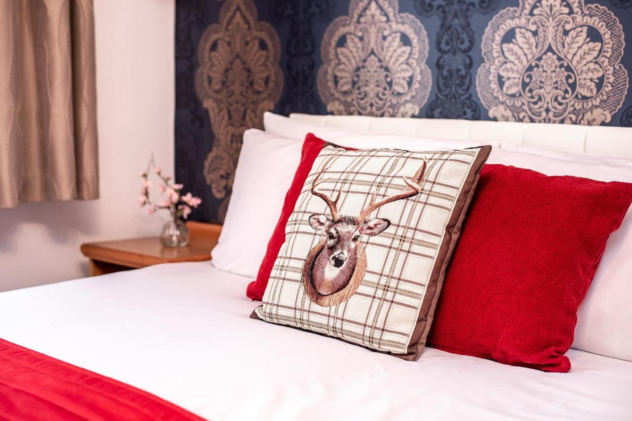 Trivelles Waterhall Country Gatwick Hotel & Airport Parking Crawley  Eksteriør billede