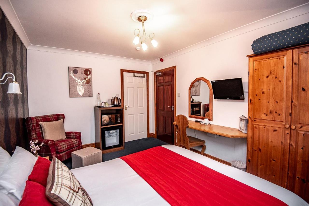 Trivelles Waterhall Country Gatwick Hotel & Airport Parking Crawley  Eksteriør billede