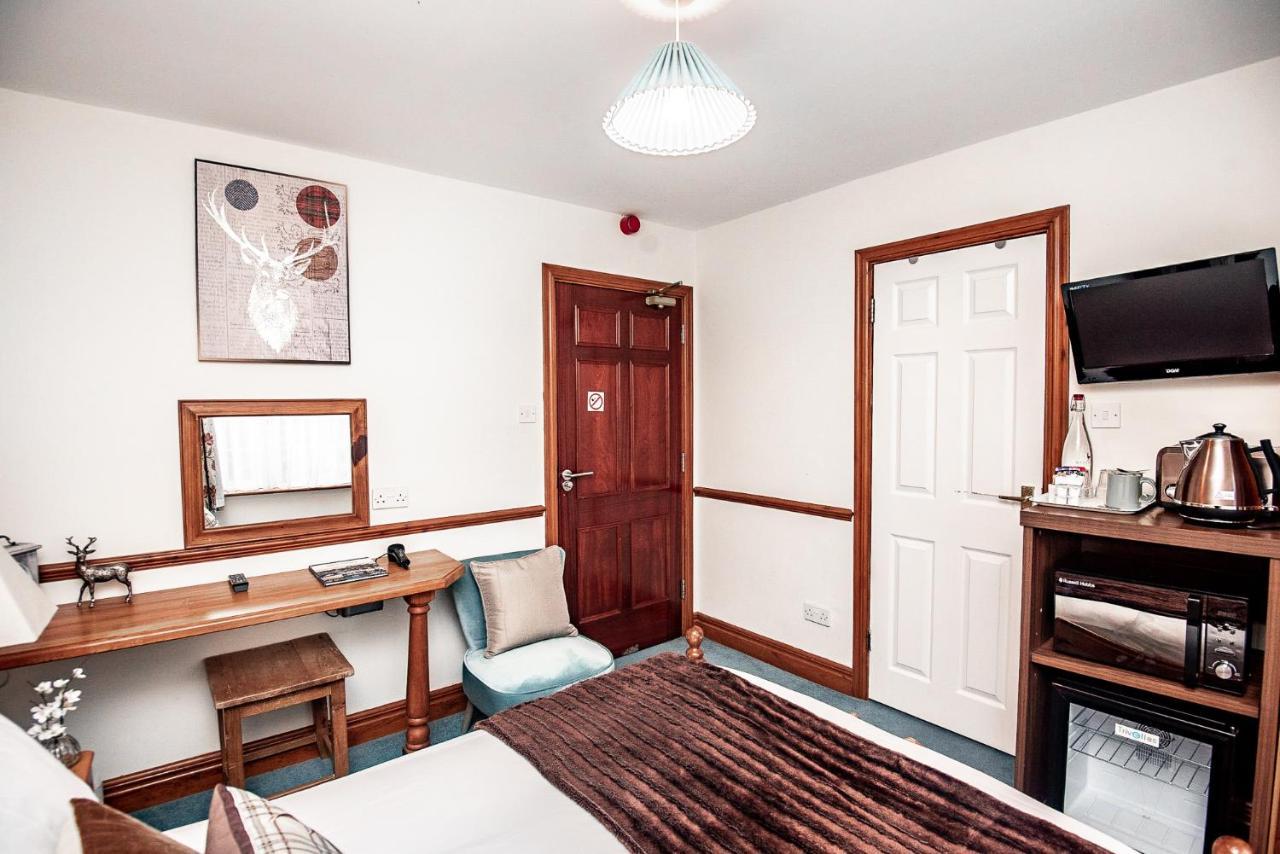 Trivelles Waterhall Country Gatwick Hotel & Airport Parking Crawley  Eksteriør billede