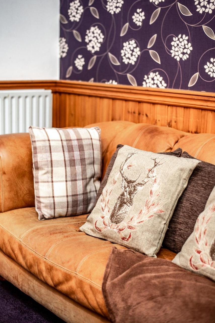 Trivelles Waterhall Country Gatwick Hotel & Airport Parking Crawley  Eksteriør billede