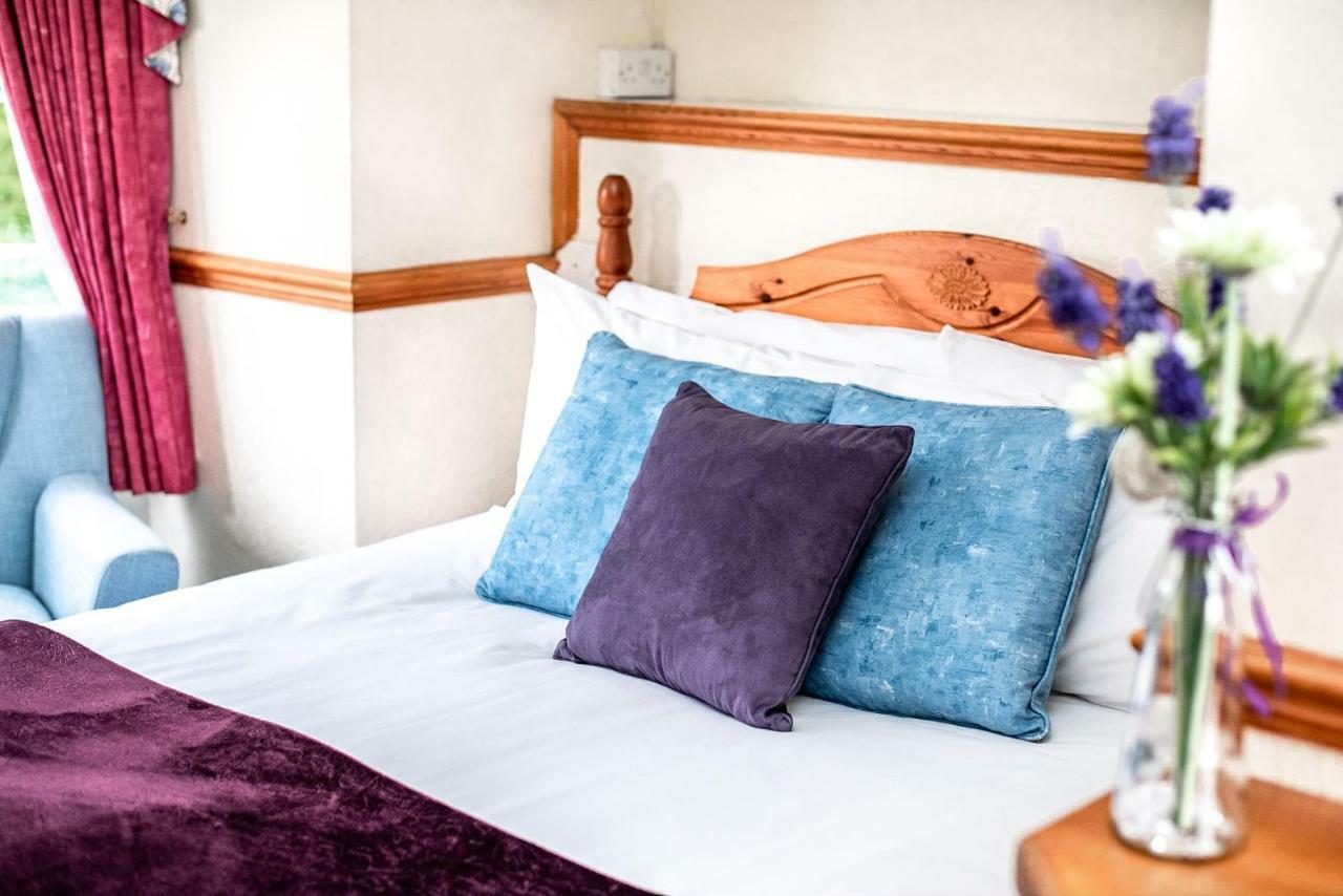 Trivelles Waterhall Country Gatwick Hotel & Airport Parking Crawley  Eksteriør billede