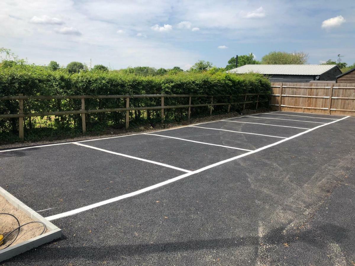 Trivelles Waterhall Country Gatwick Hotel & Airport Parking Crawley  Eksteriør billede