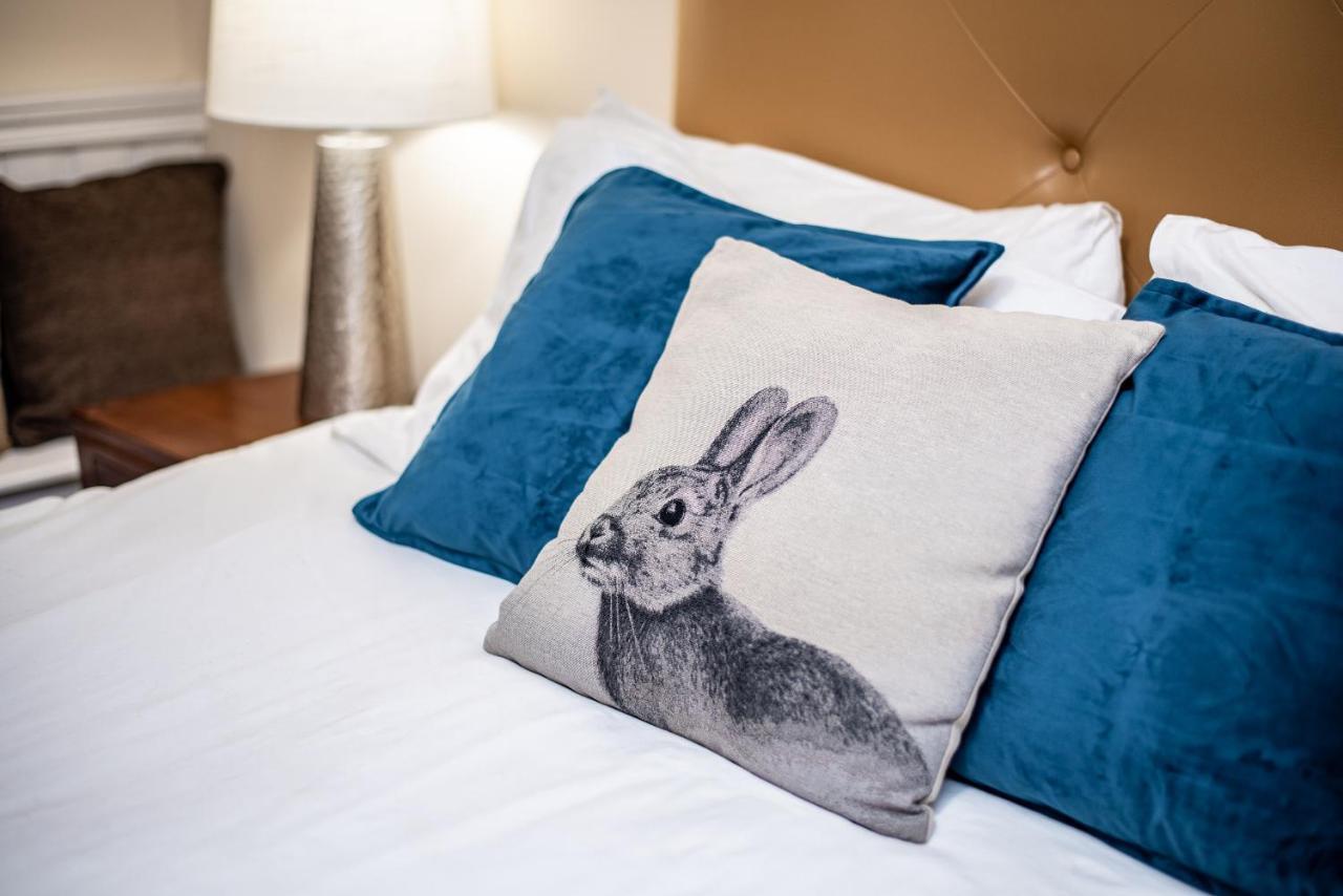 Trivelles Waterhall Country Gatwick Hotel & Airport Parking Crawley  Eksteriør billede