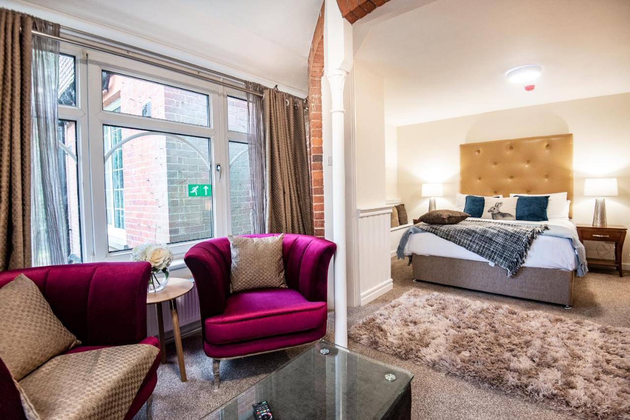 Trivelles Waterhall Country Gatwick Hotel & Airport Parking Crawley  Eksteriør billede