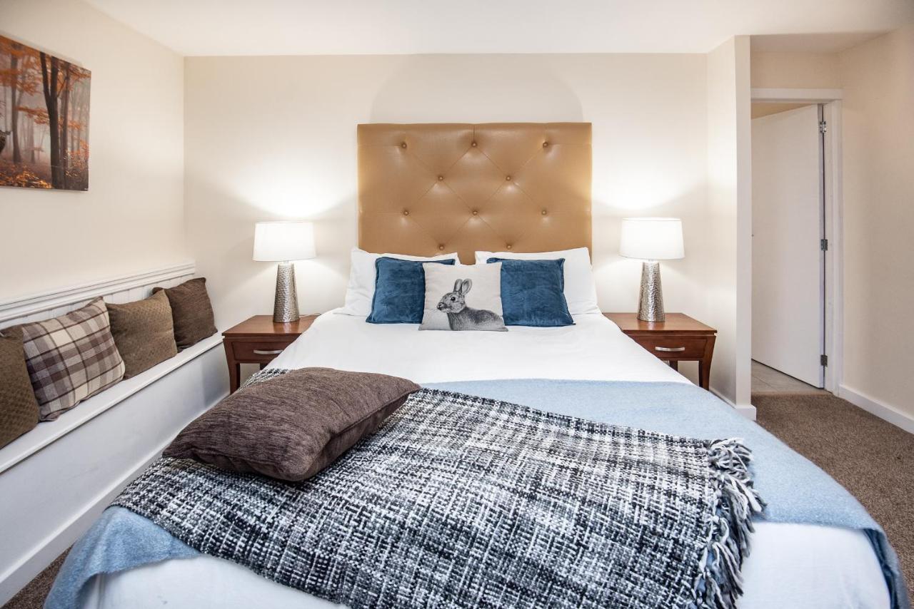 Trivelles Waterhall Country Gatwick Hotel & Airport Parking Crawley  Eksteriør billede